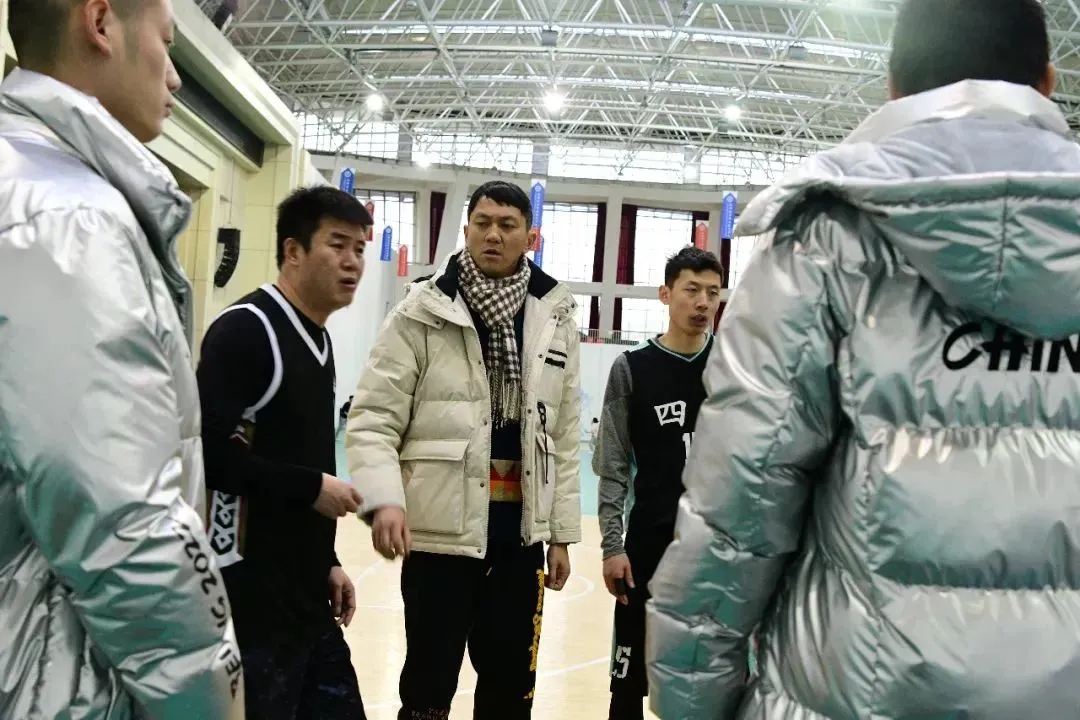如何利用篮球青训营提升个人技术和团队协作?_0
